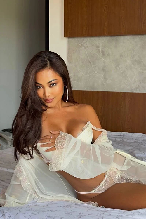 Ibiza Tops - Escorts - MELANI